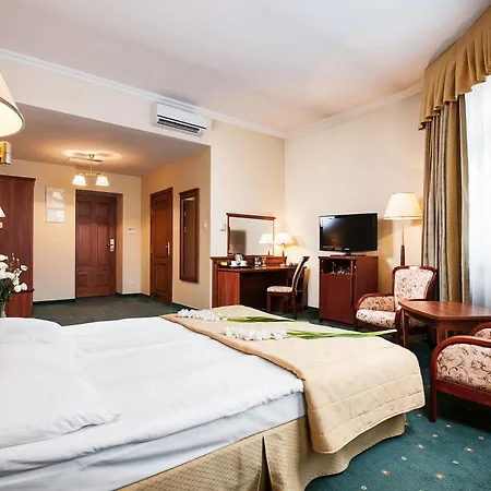 מלון Palace Europa 4*