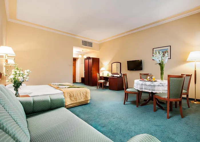 מלון Palace Europa 4*